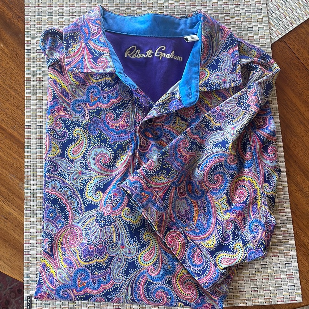 Men’s size large multicolor shirt